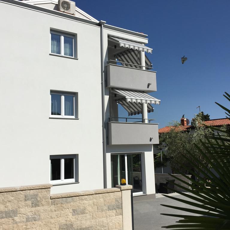 Apartment Panoss ロヴィニ エクステリア 写真
